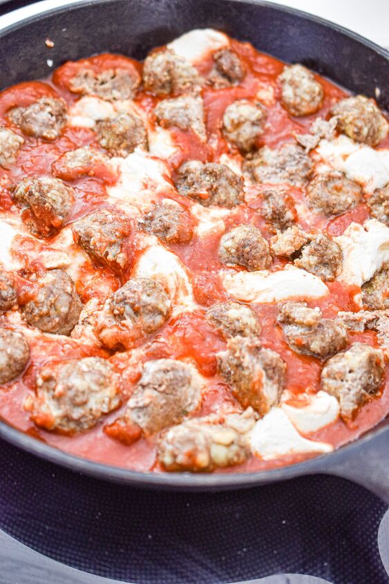 cheesy italian meatball sub dip, Add the cooked meatballs
