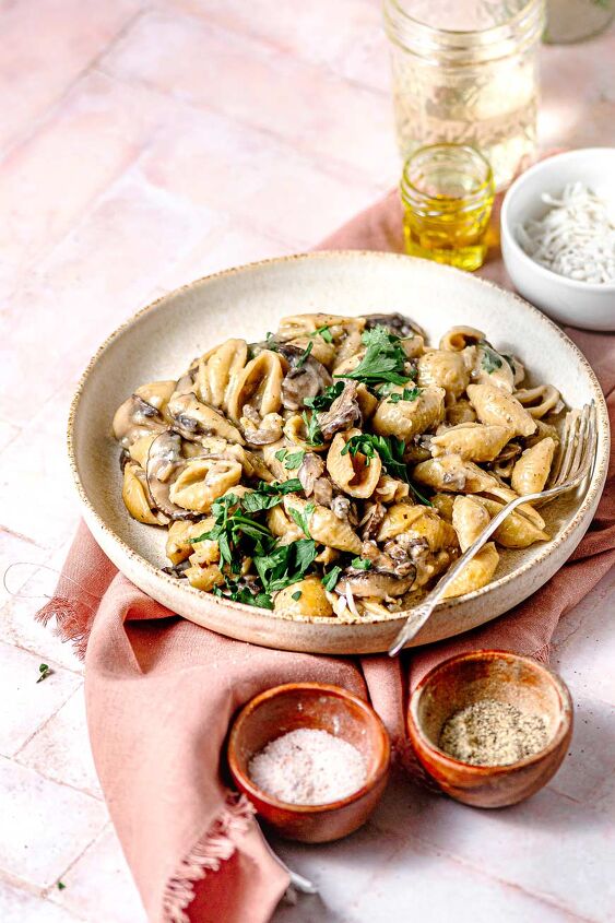 creamy vegan mushroom pasta