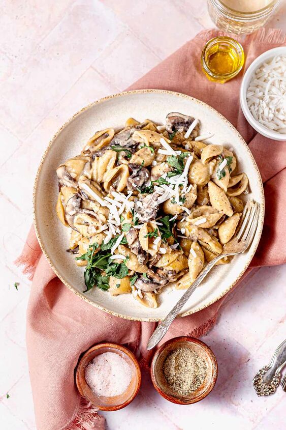 creamy vegan mushroom pasta