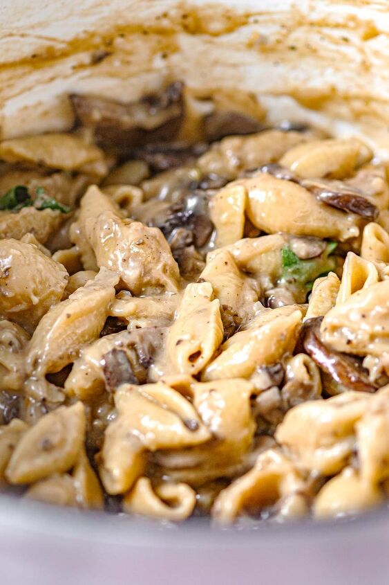 creamy vegan mushroom pasta