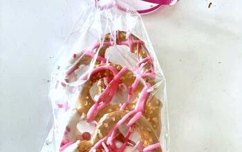 Easy Pink and White Dipped Valentine Pretzel Knots