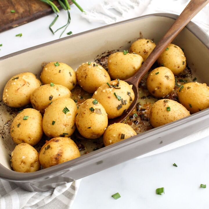 garlic and chive roasted baby potatoes