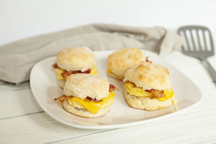 easy 2 ingredient dough rolls or biscuits