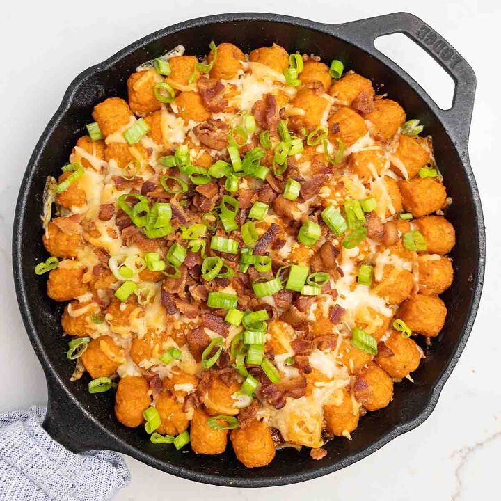 bacon cheeseburger sweet potato tater tot casserole, Garnish with bacon and green onions