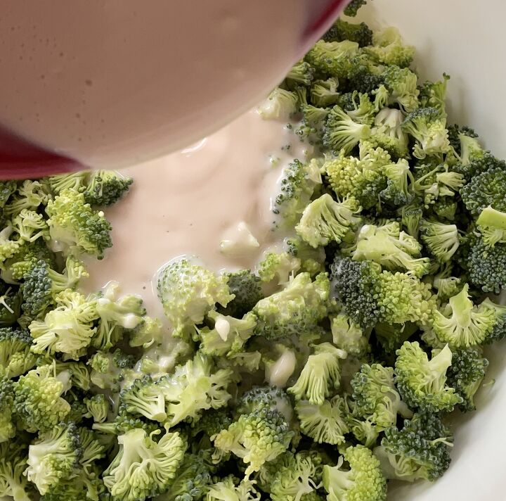 broccoli confetti salad, Pour the dressing over broccoli and stir well to incorporate