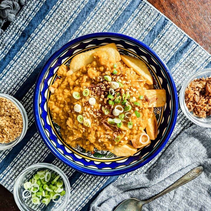 spiced red lentils with crispy potatoes, Serve the lentils over the potatoes then add optional toppings