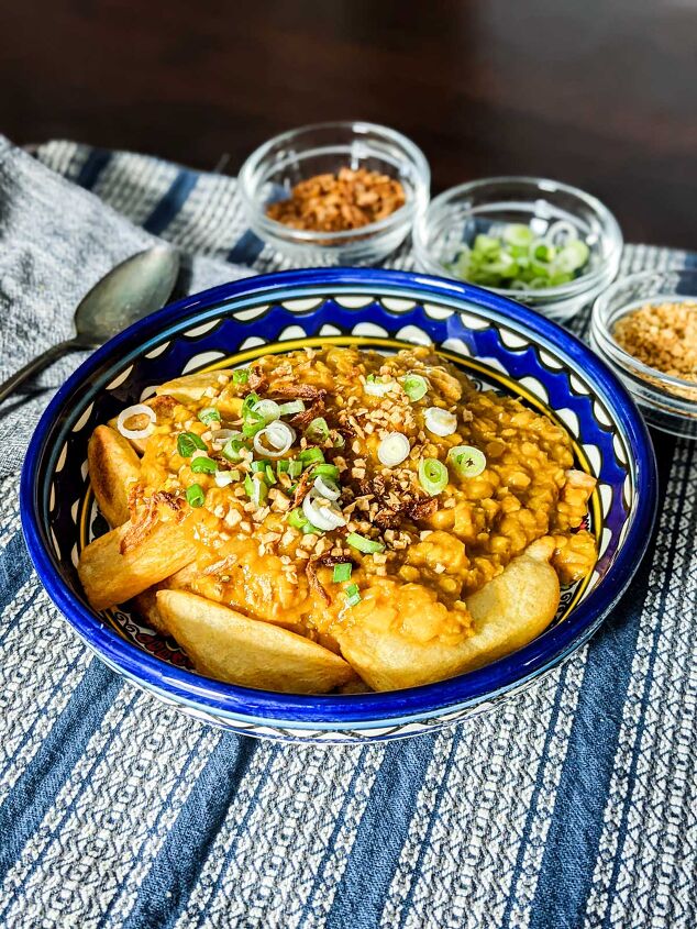 spiced red lentils with crispy potatoes