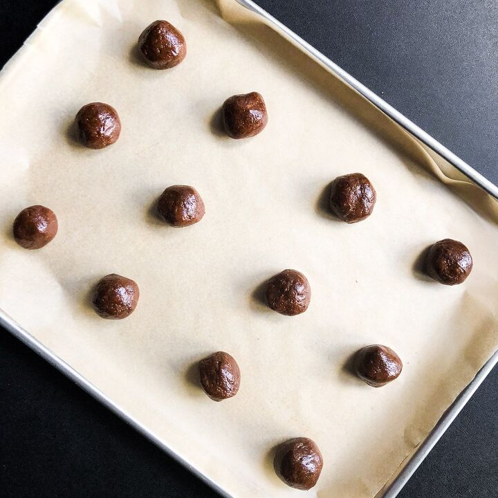 easy almond butter cookies, Form balls and place on baking sheet