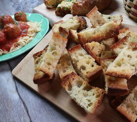 3 Best Homemade Garlic Bread Recipes | Foodtalk