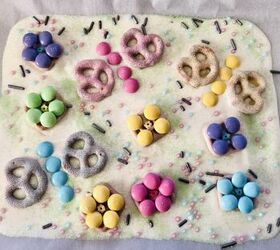 This homemade bark is the perfect sweet Easter treat you can make with your kids (great as a gift!)