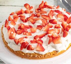 Looking for a light, delicious cream cake that will turn any event into something extraordinary? Try this!