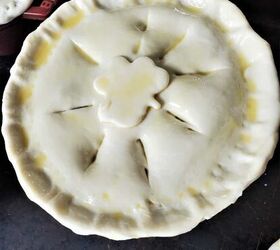 irish steak and guinness pie, Egg wash helps provide a golden brown finish for the puff pastry