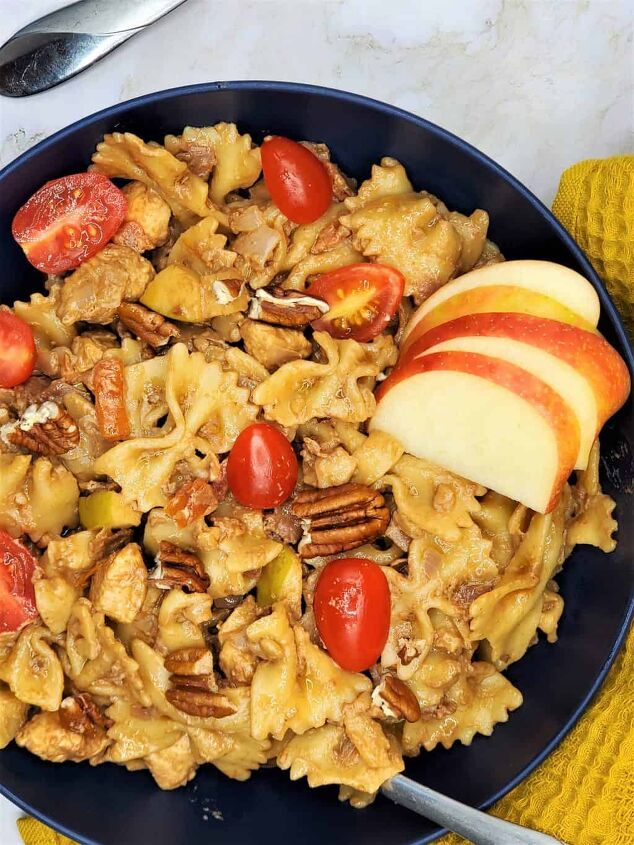 bowtie chicken pasta with a balsamic mascarpone sauce, Chicken Bowtie Pasta with a balsamic mascarpone sauce apples pecans and prosciutto