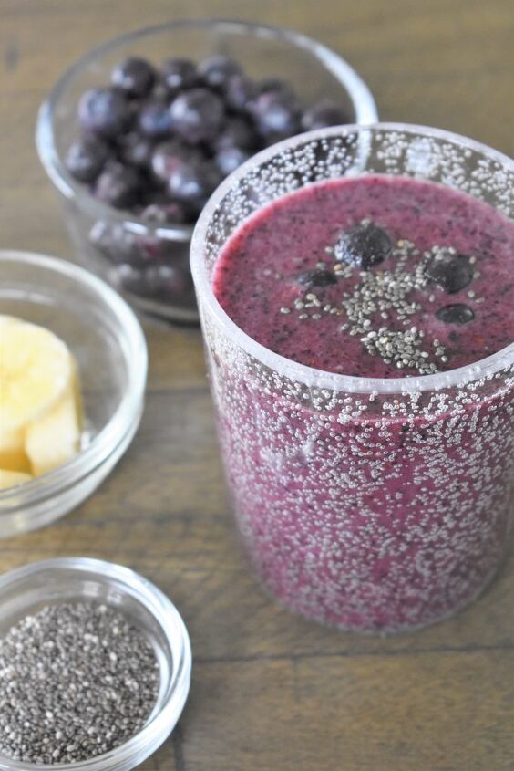 banana blueberry smoothie with coconut water