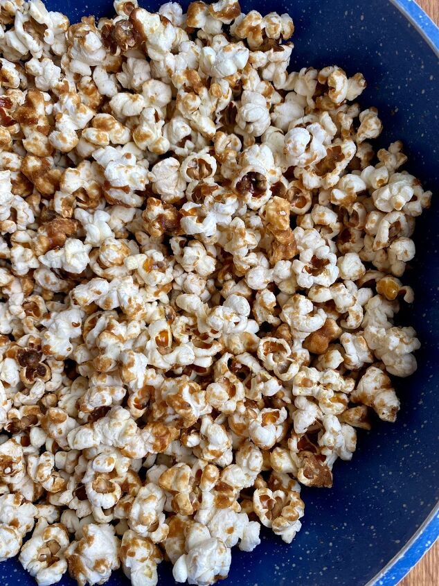 3 ingredients healthy caramel popcorn