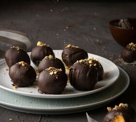 These no-bake keto energy bites are easy to make, versatile, and ready in 10 minutes