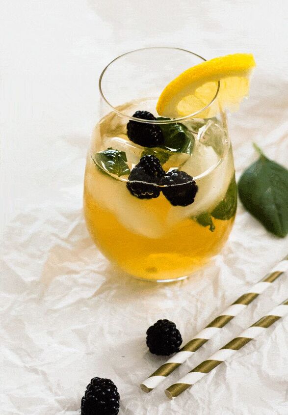blackberry and basil iced green tea