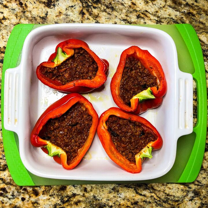 ultimate pizza stuffed peppers, Add sausage mix to peppers