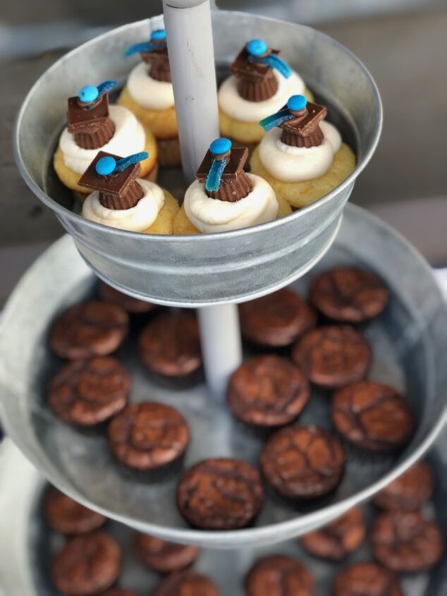 graduation cap cupcakes