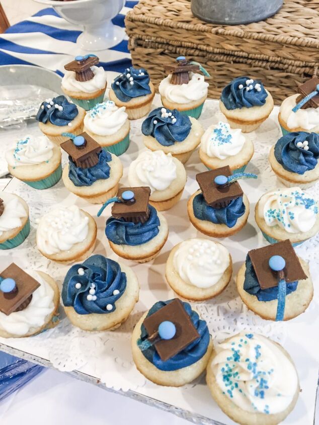 graduation cap cupcakes