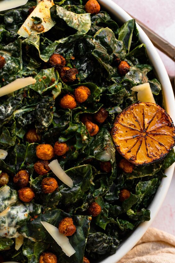 vegan kale caesar salad with crunchy turmeric chickpeas, The textures of this salad are unbeatable