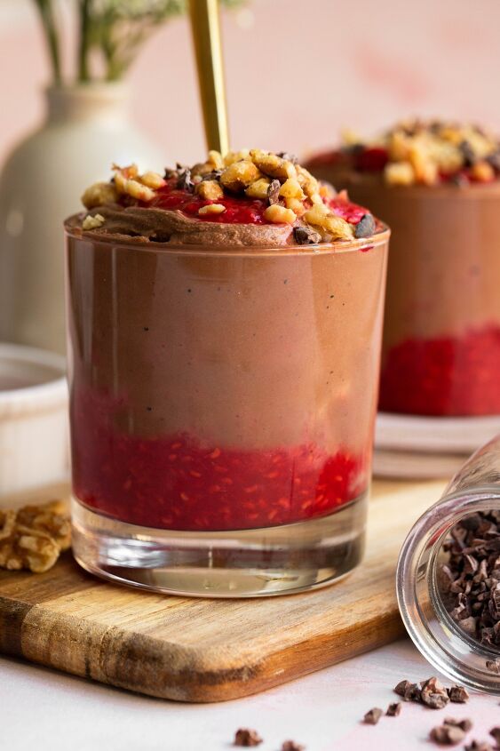healthy chocolate mousse with raspberry jam, Top this chocolate mousse with raspberry jam walnuts and cacao nibs