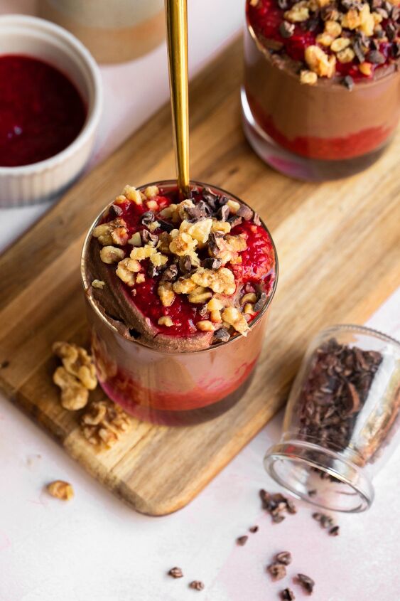 healthy chocolate mousse with raspberry jam, This recipe makes for the perfect post workout snack or after dinner dessert