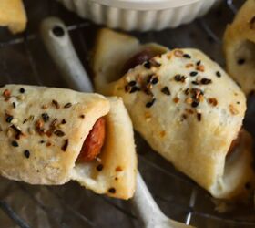 gluten free pigs in a blanket, Topped with Everything But the Bagel Seasoning to give these piggies the perfect flavor