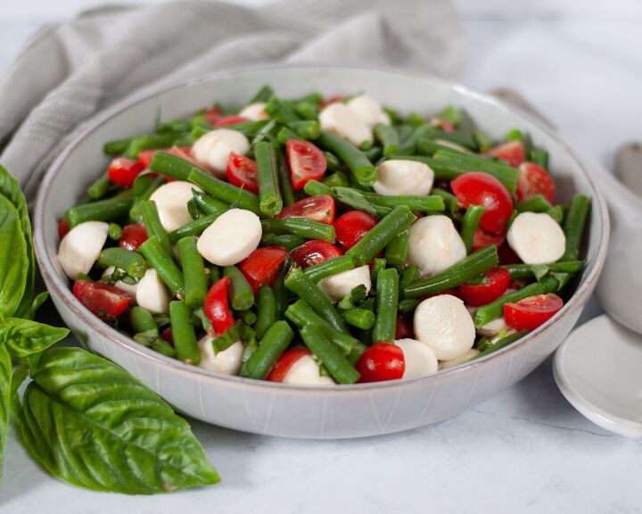 green bean caprese salad