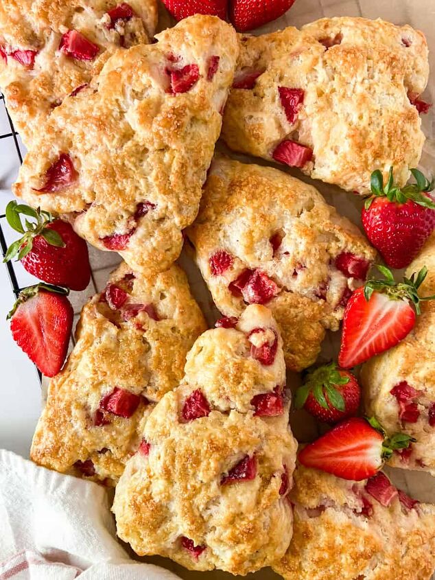 the best strawberry buttermilk scones