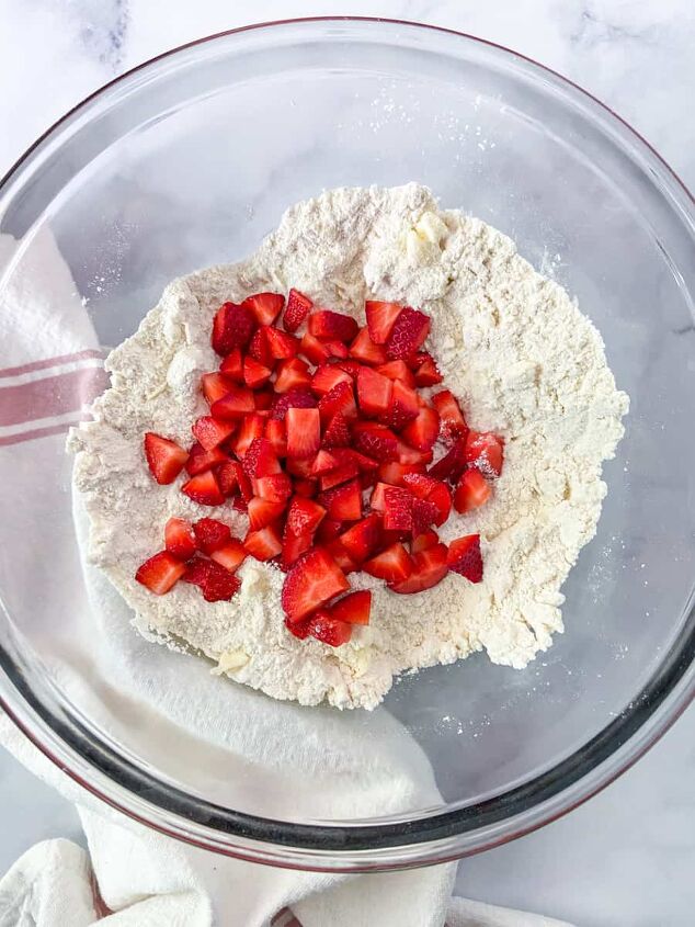 the best strawberry buttermilk scones