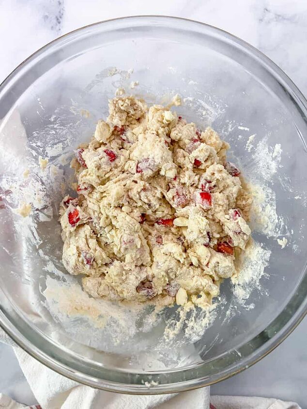 the best strawberry buttermilk scones