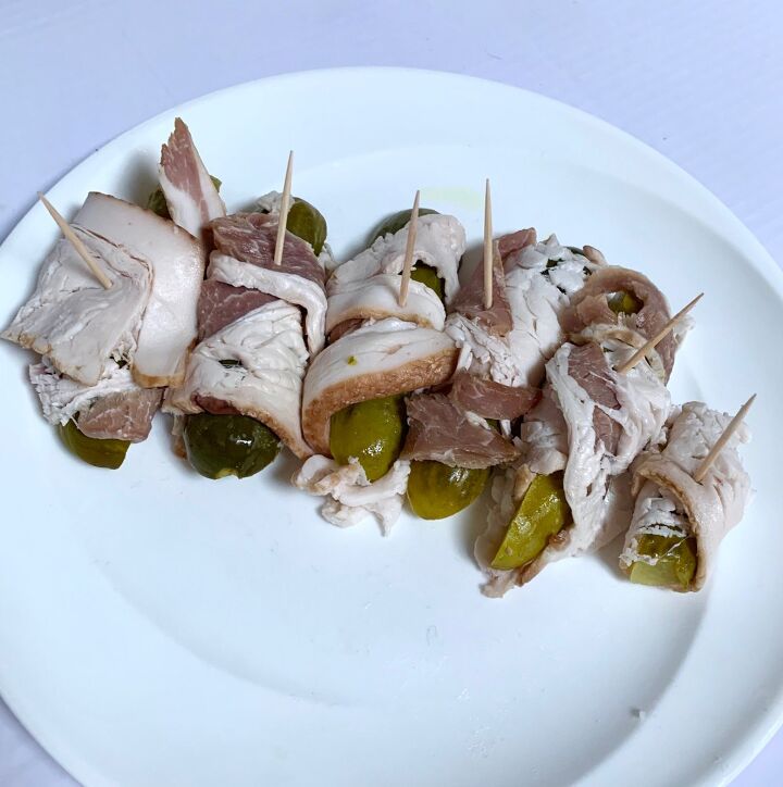 keto bacon wrapped pickles
