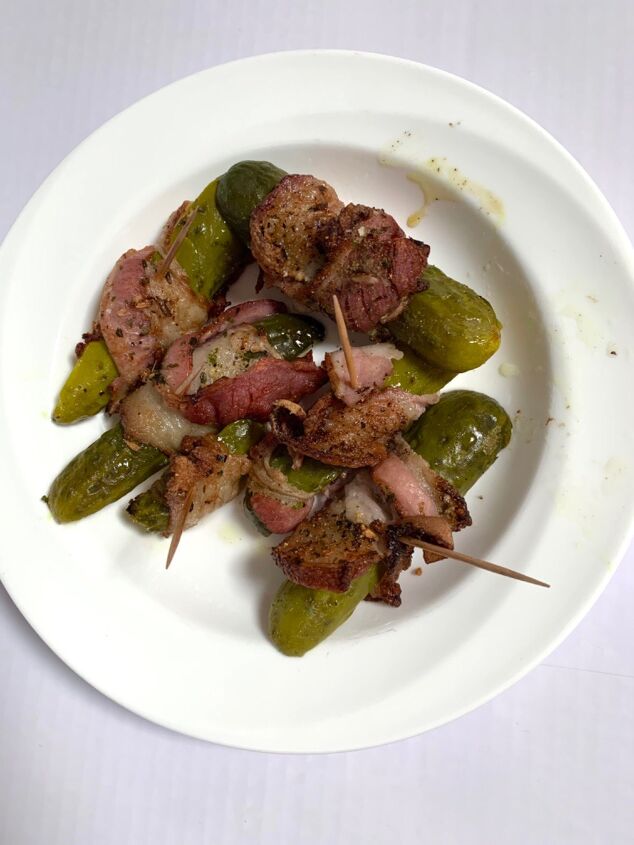 keto bacon wrapped pickles