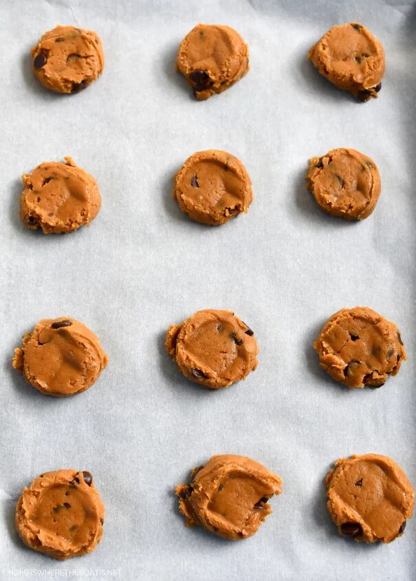 flourless peanut butter chocolate chip cookies