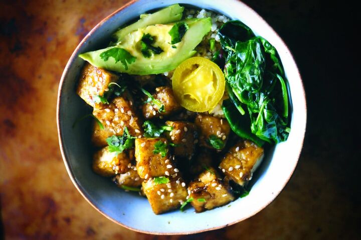 sweet and spicy green tofu quinoa bowl recipe