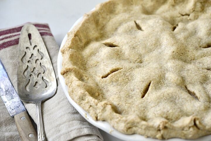 see how easy it is to make a tender and flaky einkorn pie crust that w