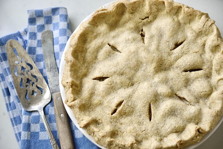 see how easy it is to make a tender and flaky einkorn pie crust that w