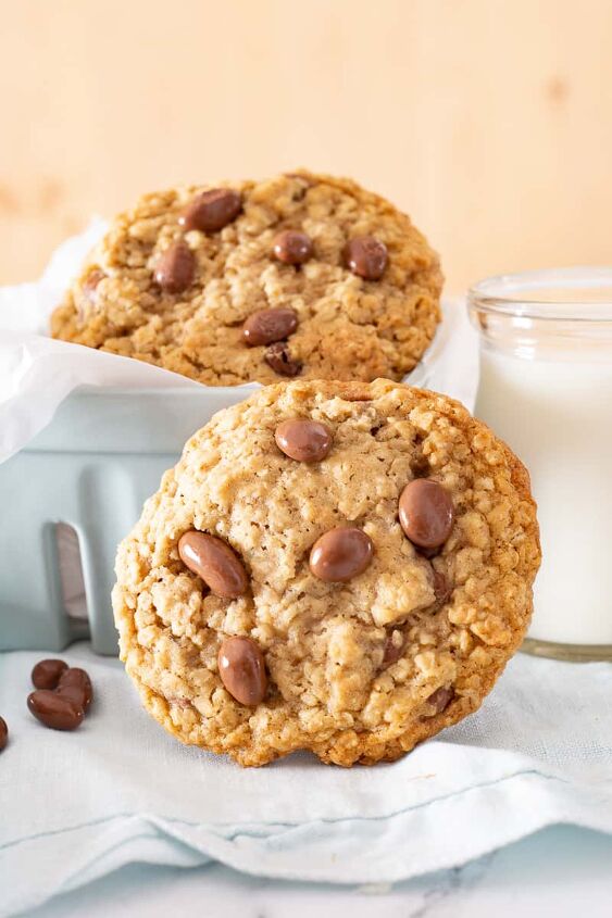 oatmeal raisinet cookies