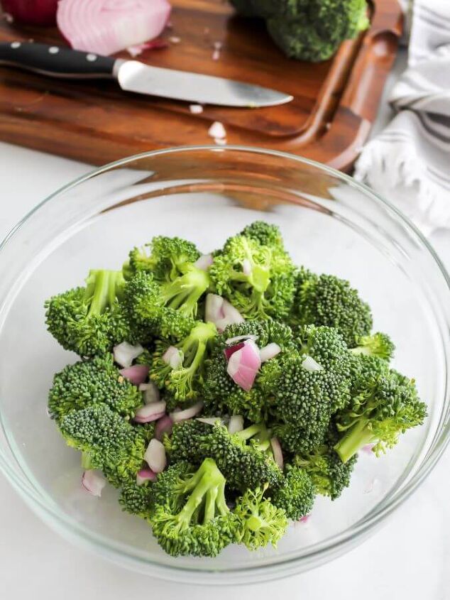 the best creamy broccoli salad