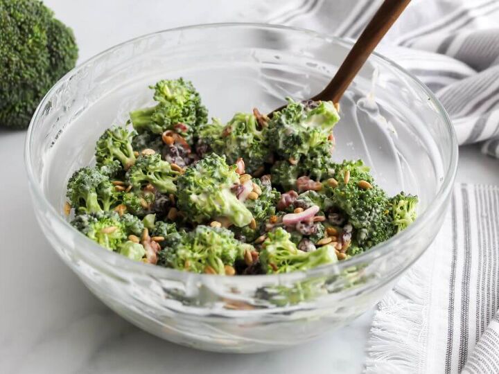 the best creamy broccoli salad