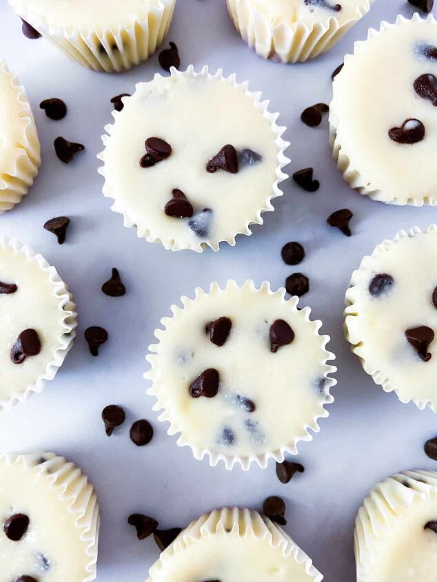 mini chocolate chip cheesecakes with vanilla wafers