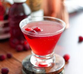 10 wedding beverages to bring your event up a notch, Cranberry Cosmo Cocktail