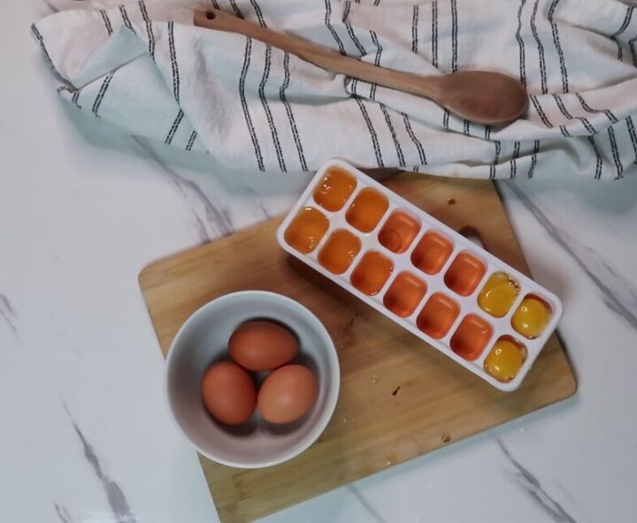 genius ice cube tray hacks, Egg white and egg yolks separated