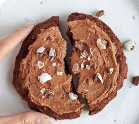 This may look like a cookie and taste like a cookie, but it's actually a simple protein bar