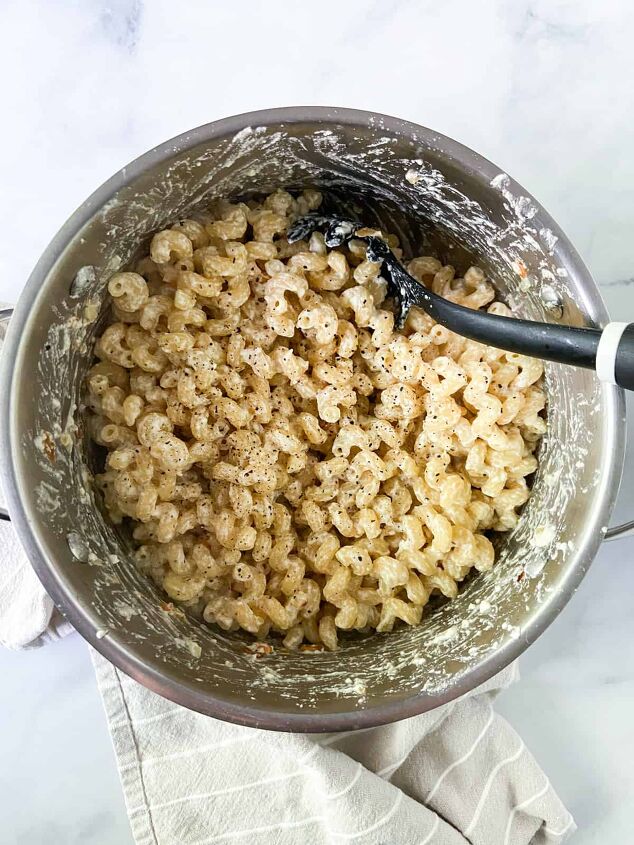 easy chicken feta pasta without tomatoes, Pour feta mixture and starchy water over cooked pasta