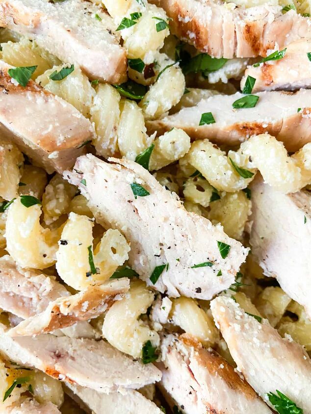 easy chicken feta pasta without tomatoes, Toss everything until combined Add chicken and garnish with parmesan cheese