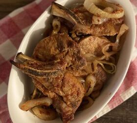 With just a few ingredients and 5 minutes of prep, this recipe makes fall-off-the-bone ribs look easy