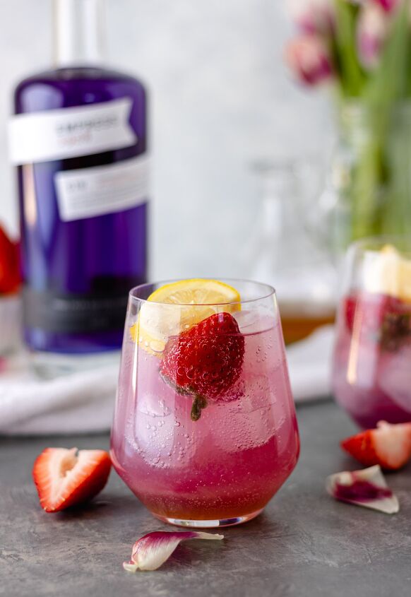 strawberry lavender gin tonic