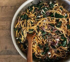 Fettuccine With Kale & Caramelized Onions